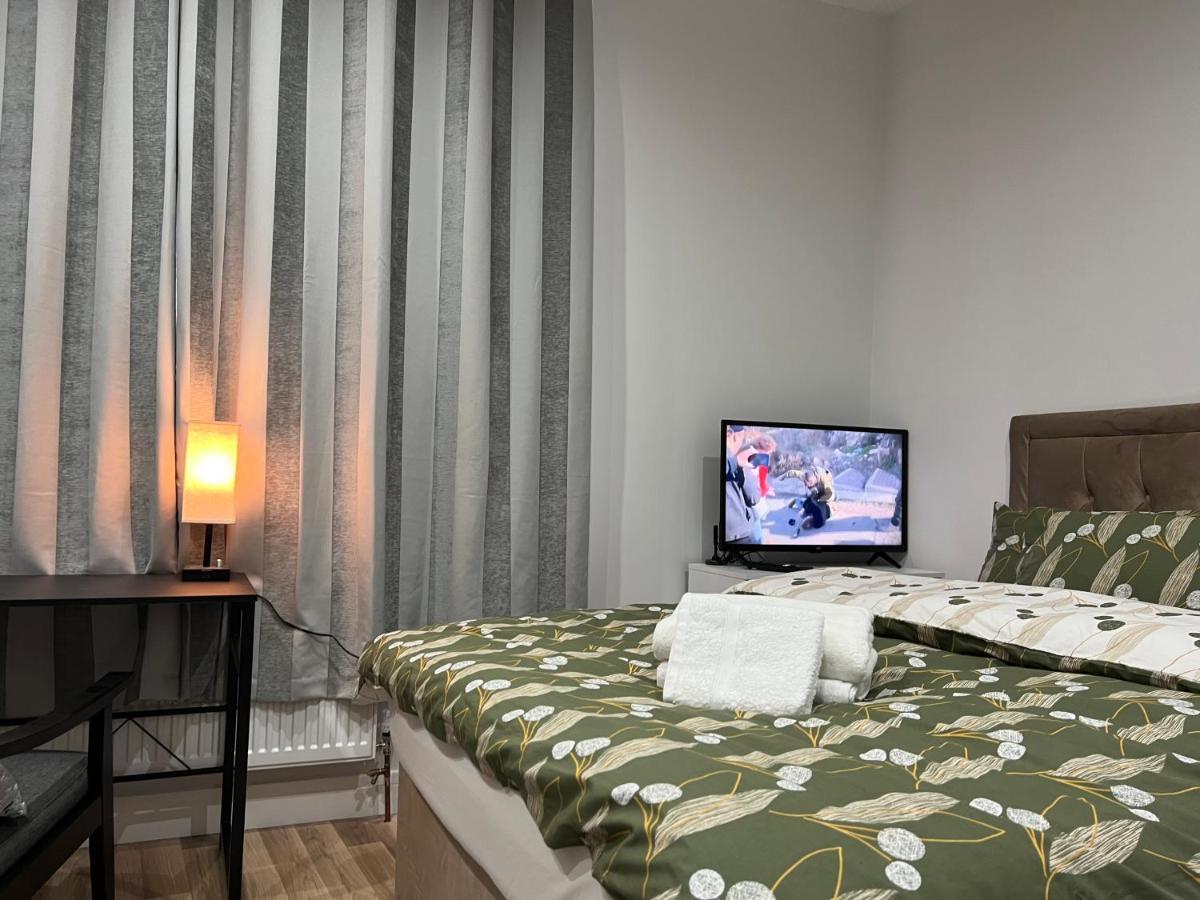 Park View Serviced Apartment - Next To Northolt Tube Station - Near Central London & Wembley Dış mekan fotoğraf