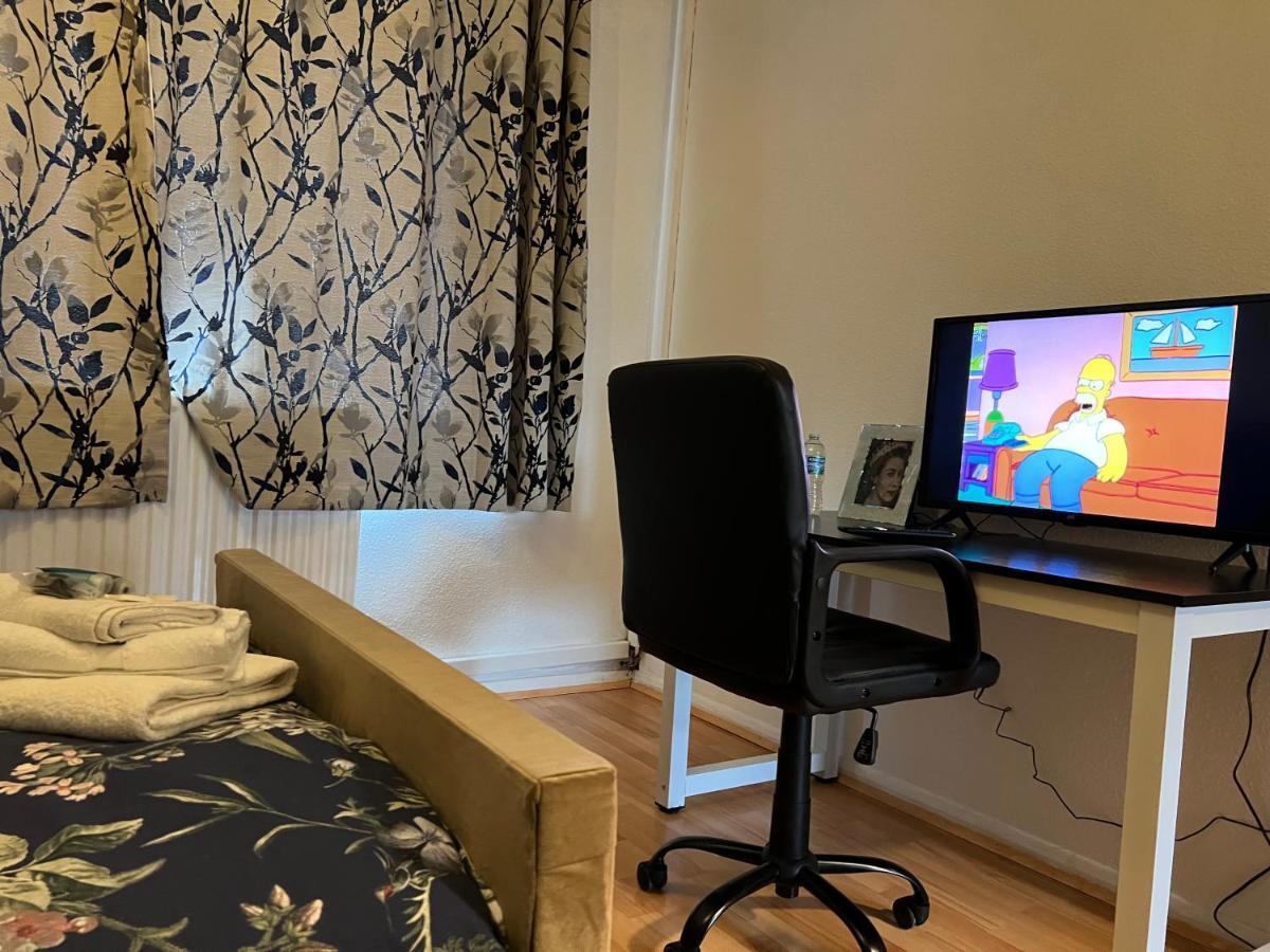 Park View Serviced Apartment - Next To Northolt Tube Station - Near Central London & Wembley Dış mekan fotoğraf
