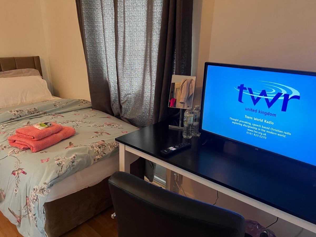 Park View Serviced Apartment - Next To Northolt Tube Station - Near Central London & Wembley Dış mekan fotoğraf