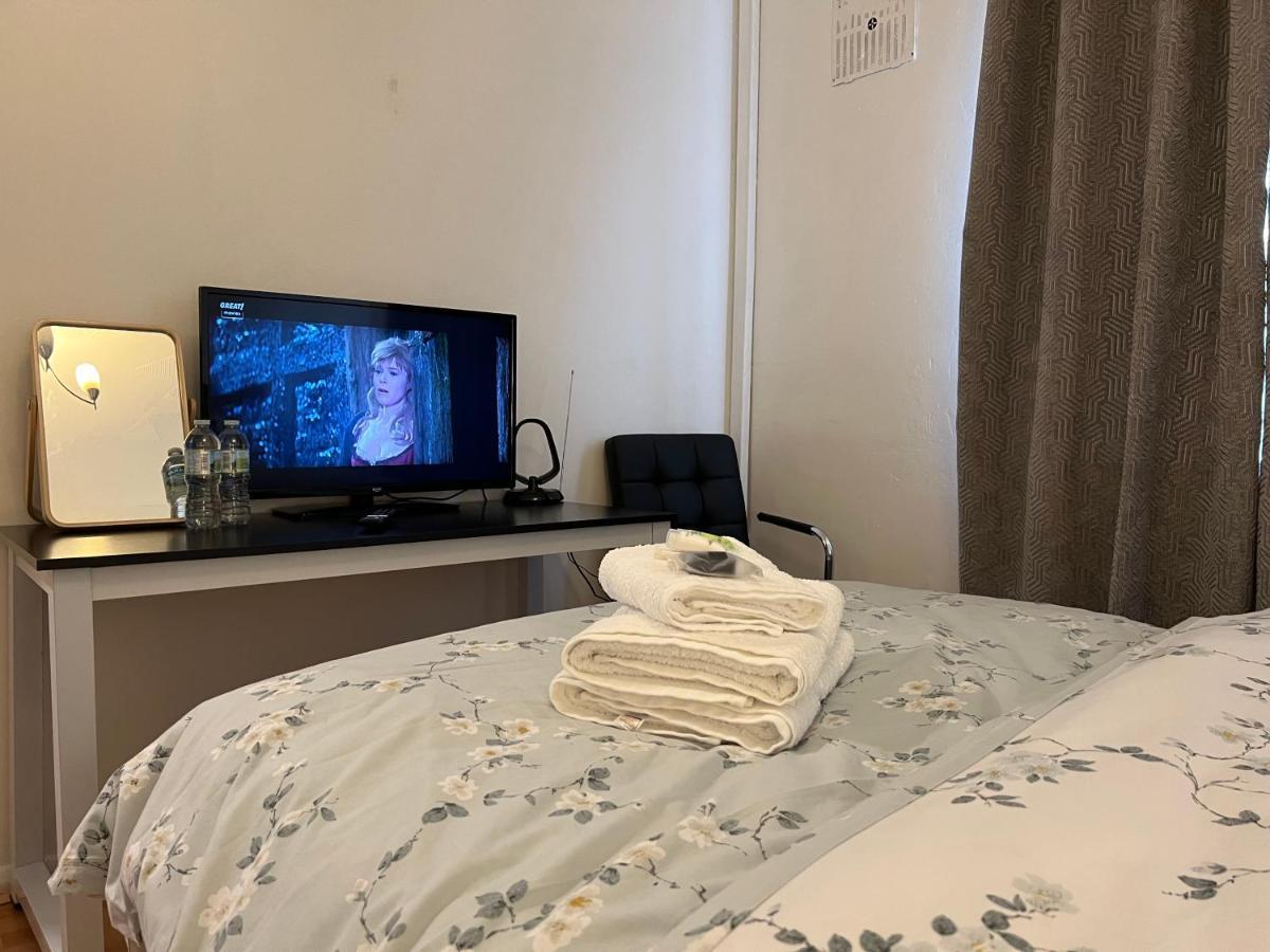 Park View Serviced Apartment - Next To Northolt Tube Station - Near Central London & Wembley Dış mekan fotoğraf